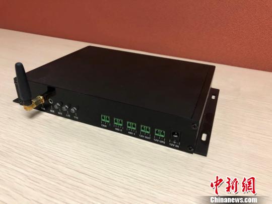 图为全球首个区块链机器人。(金声摄) 全球首个区块链机器人攻克“信息孤岛”协同瓶颈