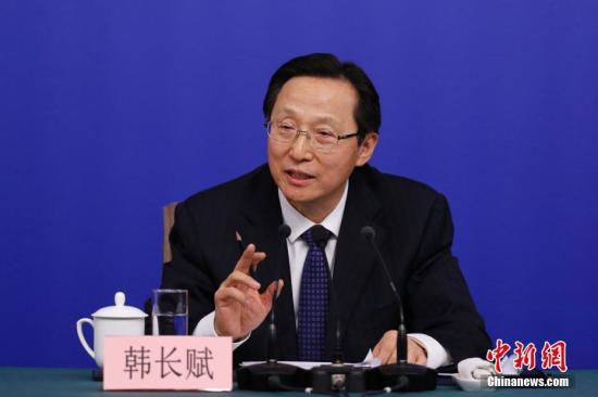 资料图:农业部部长韩长赋。 记者 韩海丹 摄 解读:农业农村部在乡村振兴开局之年将采取哪些举措?
