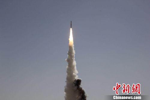 火箭发射升空。唐明军 摄 中国“一箭五星”成功发射“珠海一号”02组卫星