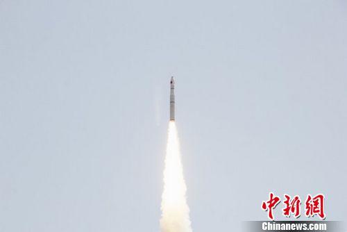 火箭发射升空。唐明军 摄 中国“一箭五星”成功发射“珠海一号”02组卫星