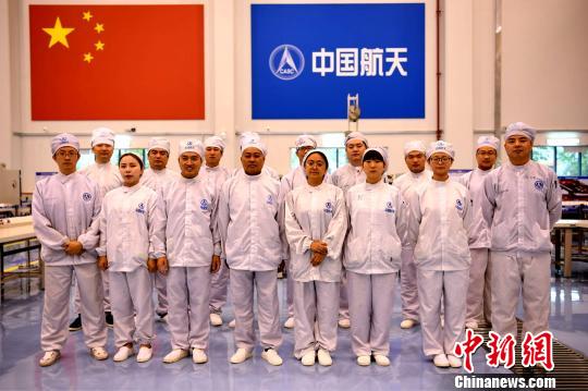 图为该院科研人员。 刘杰 摄 亚太6C通信卫星:拥有53路转发器