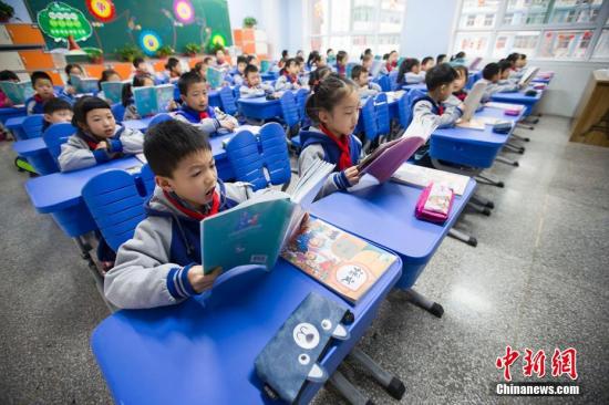 资料图:小学生在进行早读。 张云 摄 面对违规学生 教师缘何不敢管、不能管、不想管?