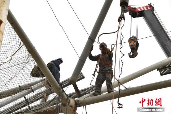 资料图:一工程建设现场。 记者 陈文 摄 工程建设项目审批制度改革试点:目标为审批时间压减一半