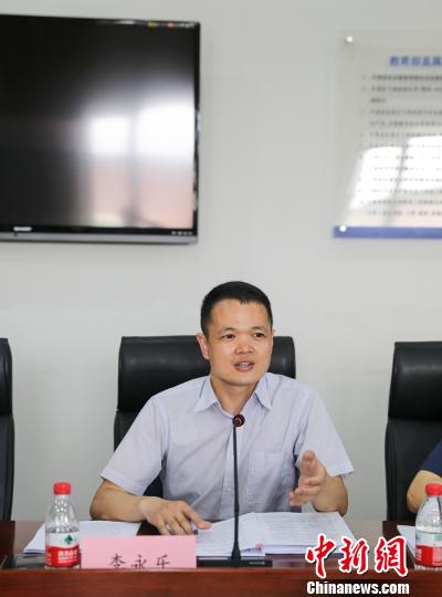 对外经济贸易大学招生办公室主任李永乐介绍大类招生。 韦东含 摄 对外经济贸易大学启动大类招生