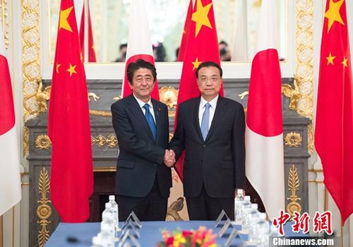 当地时间5月9日下午,中国国务院总理李克强在东京迎宾馆同日本首相安倍晋三举行会谈。记者 刘震 摄 日本各界友好人士:日中关系进入新起点