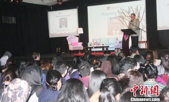 图为印尼外交部东盟事务高官何塞作主旨演讲。 林永传 摄 中国大使“脱口秀”谈中国—东盟创新合作(图)