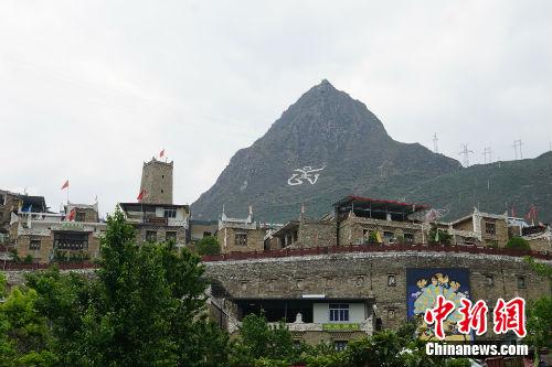 甘堡藏寨景色。记者 宋宇晟 摄 历经5·12地震的这座藏寨,十年间发生了怎样的变迁
