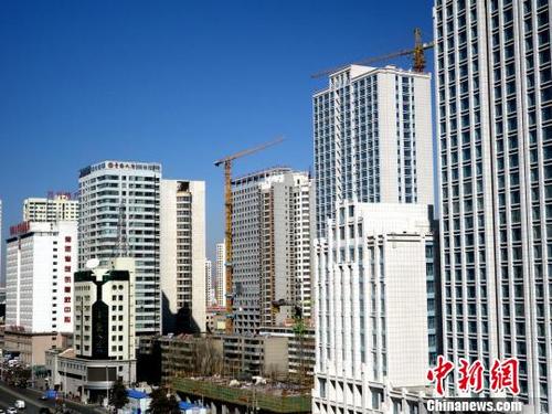 资料图:正在建设的住宅楼。孙睿 摄 住建部重申:坚持房地产调控目标不动摇、力度不放松